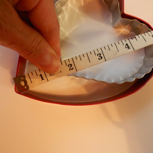 Valentines Lot of Party Plates & Assorted Items - Picture 15 of 16